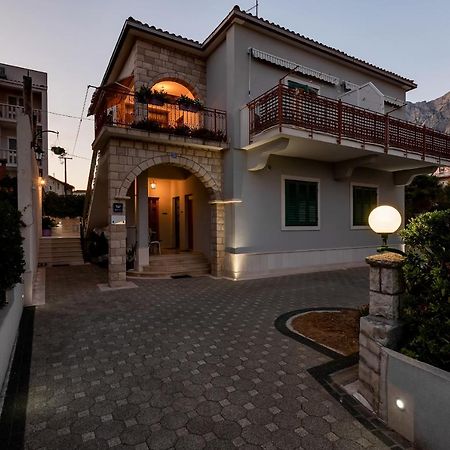 Apartments Carmen Makarska Bagian luar foto
