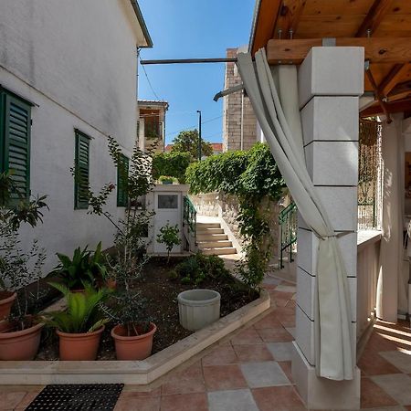Apartments Carmen Makarska Bagian luar foto