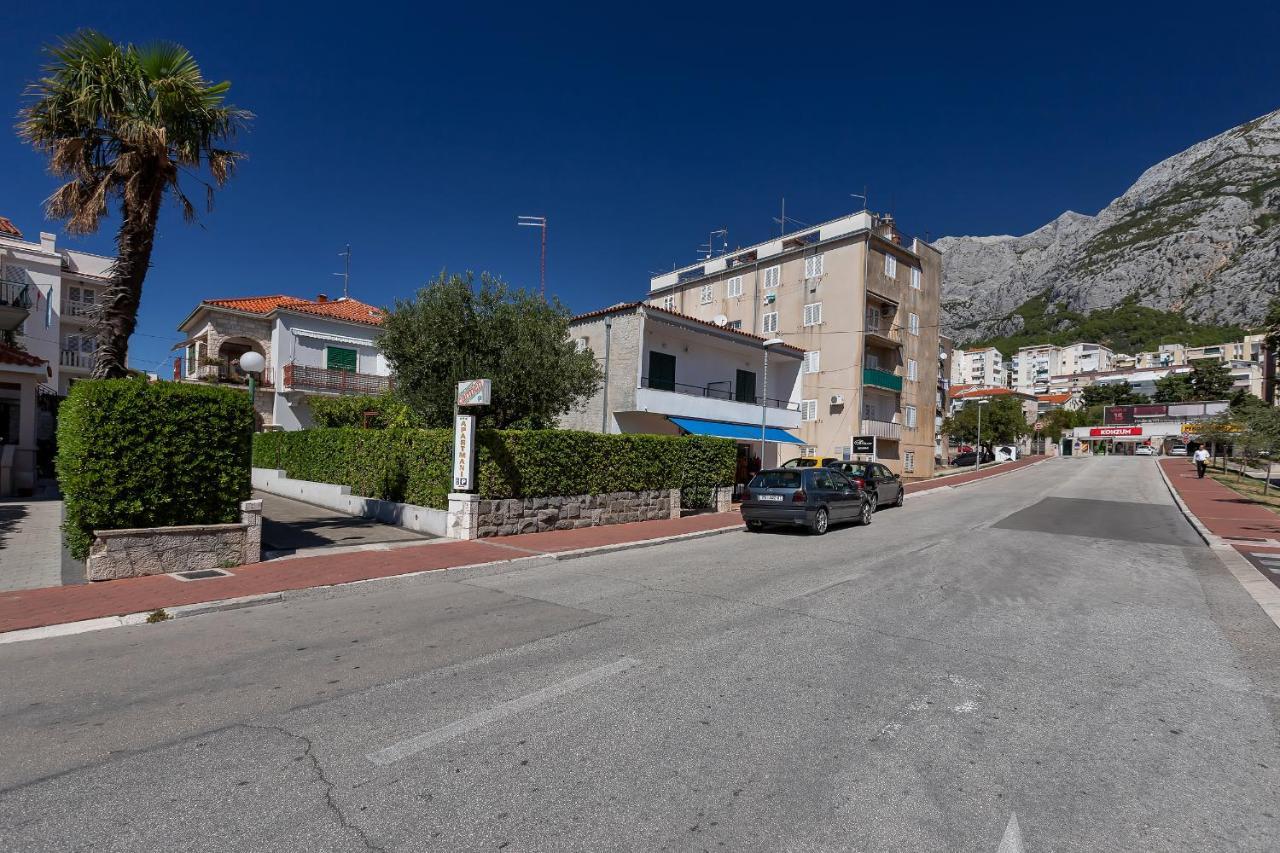 Apartments Carmen Makarska Bagian luar foto