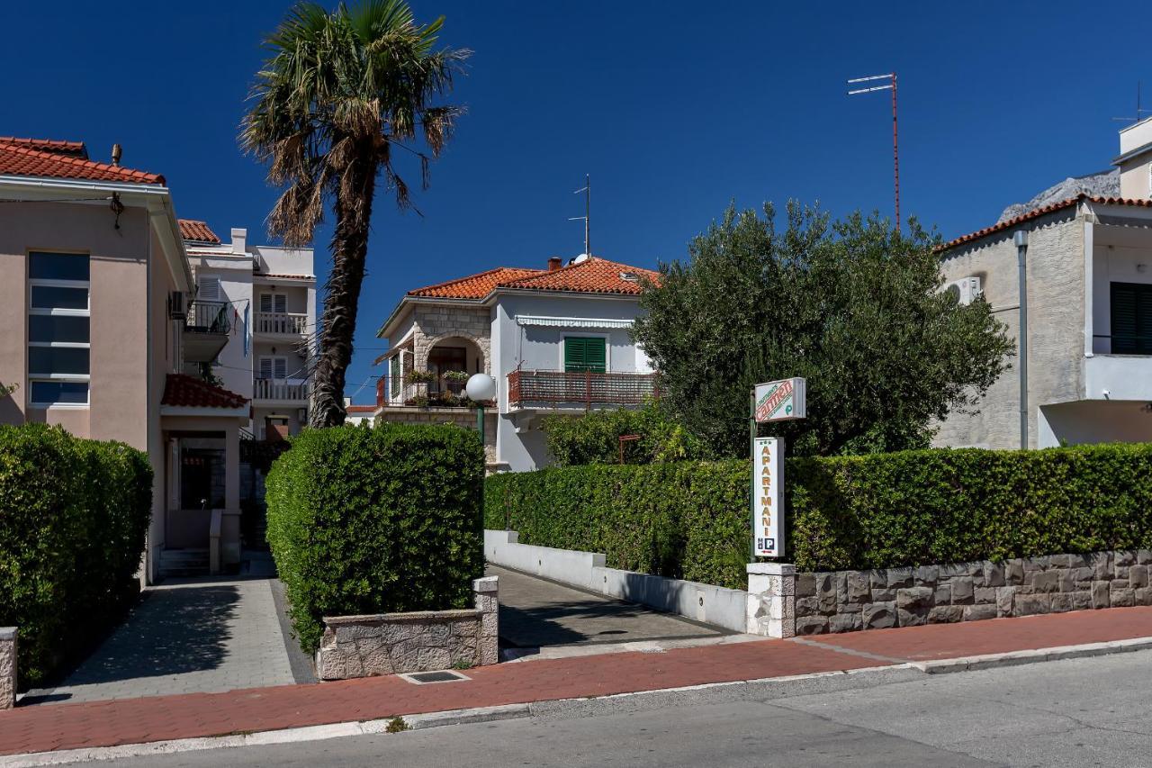Apartments Carmen Makarska Bagian luar foto