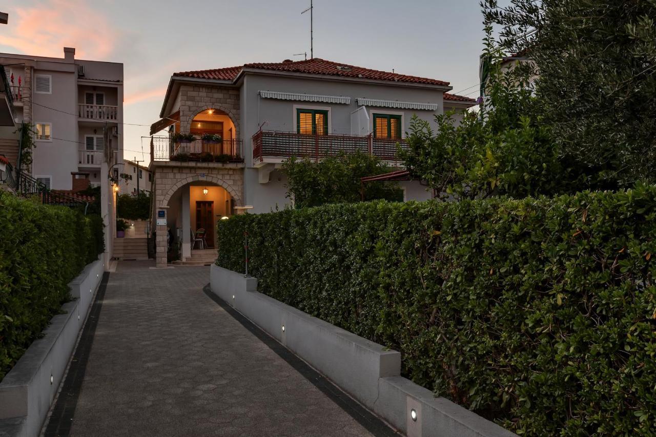 Apartments Carmen Makarska Bagian luar foto