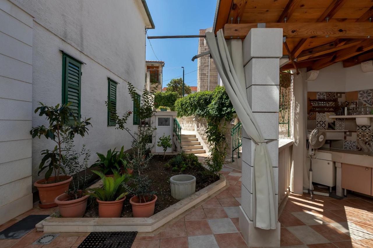 Apartments Carmen Makarska Bagian luar foto