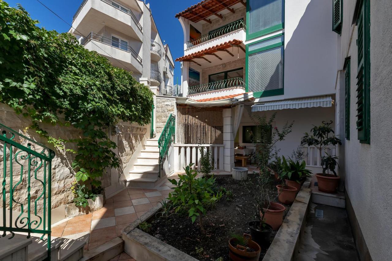 Apartments Carmen Makarska Bagian luar foto