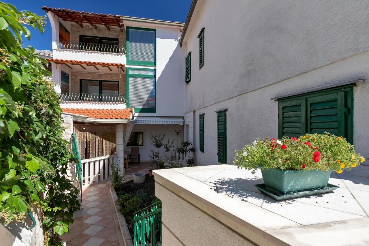 Apartments Carmen Makarska Bagian luar foto