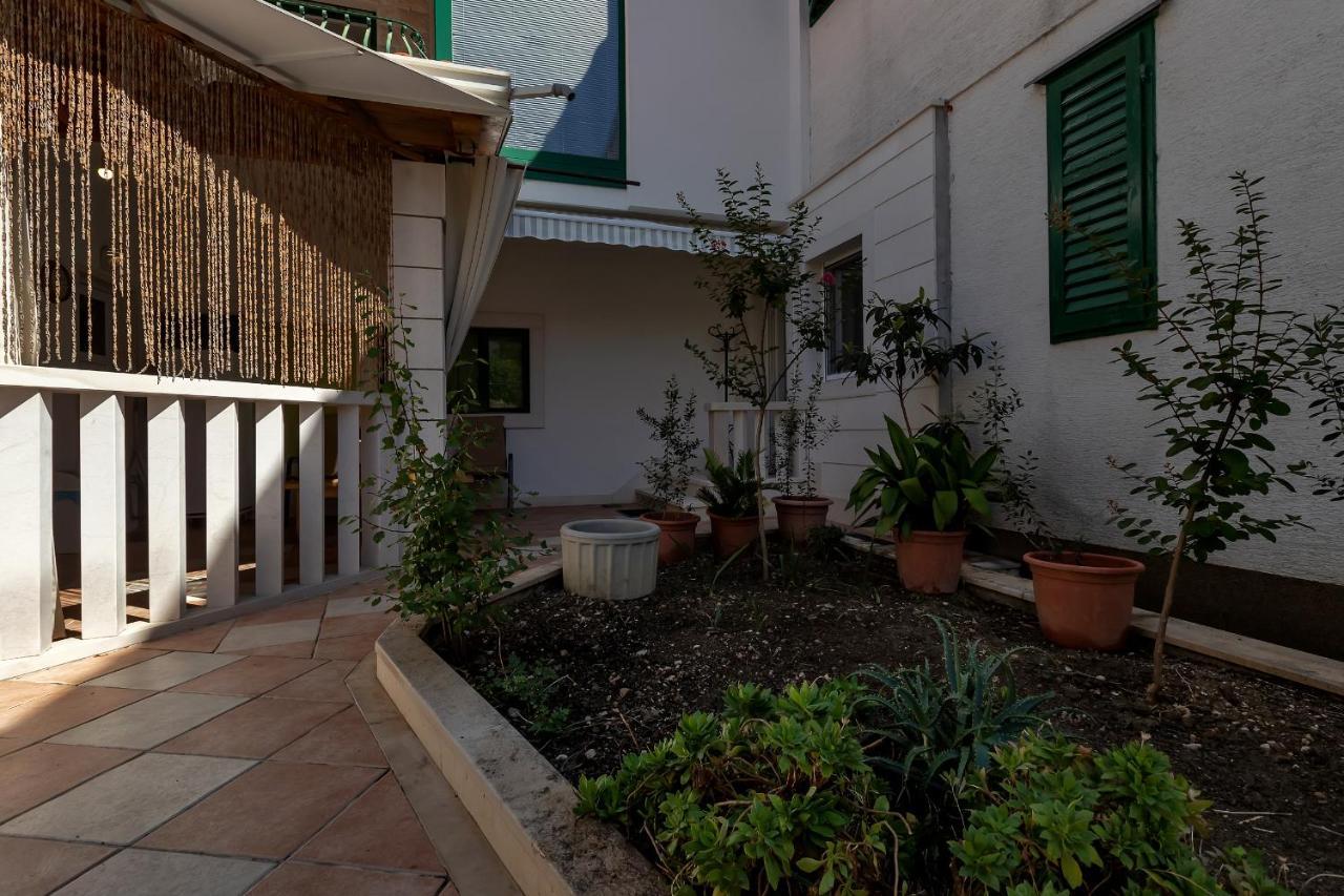 Apartments Carmen Makarska Bagian luar foto
