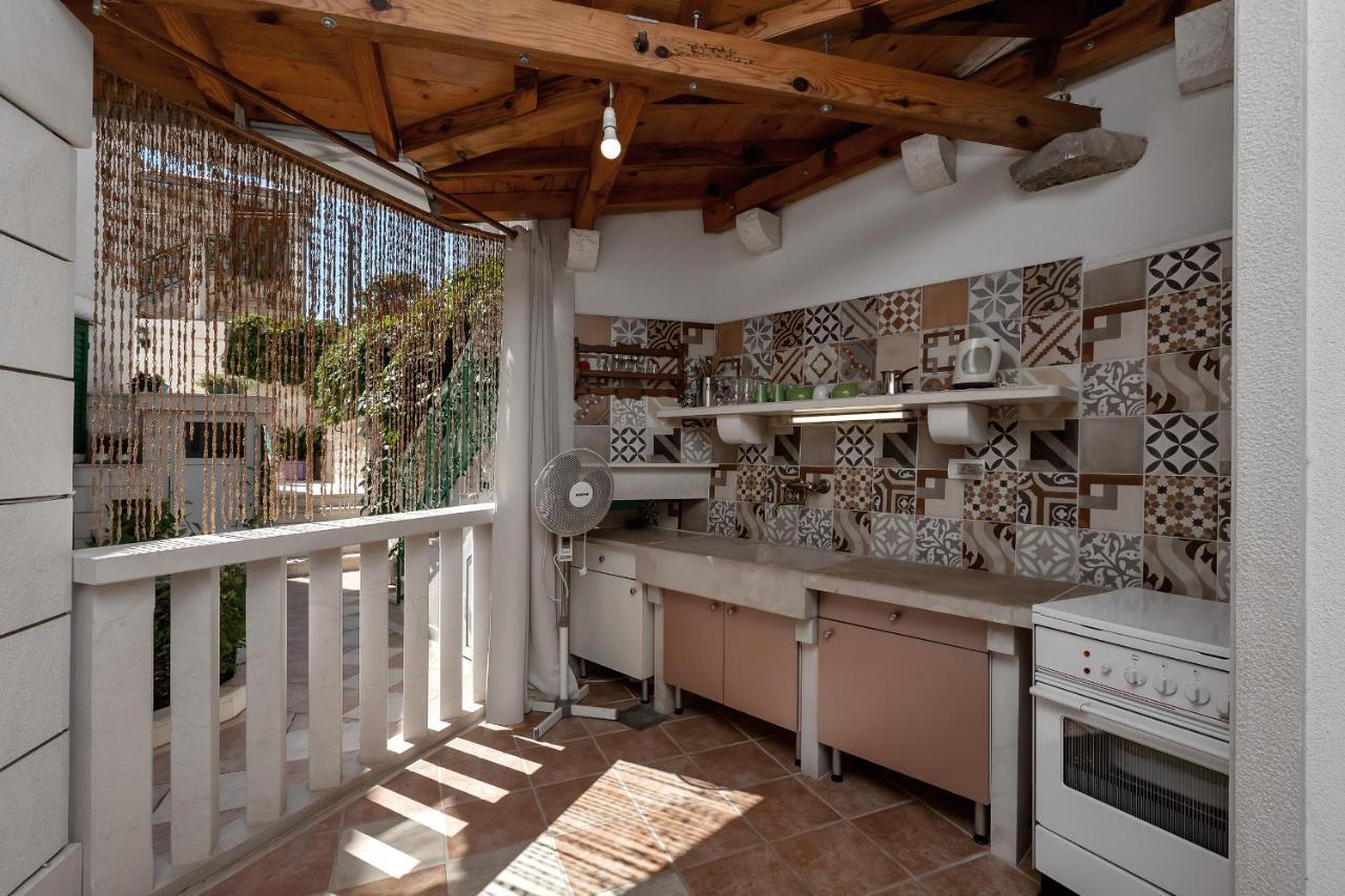 Apartments Carmen Makarska Bagian luar foto