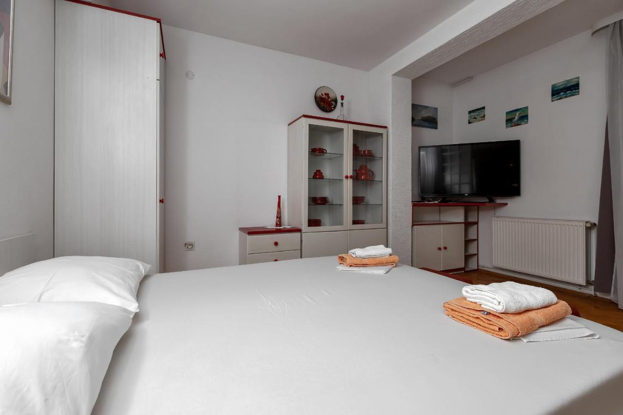 Apartments Carmen Makarska Bagian luar foto