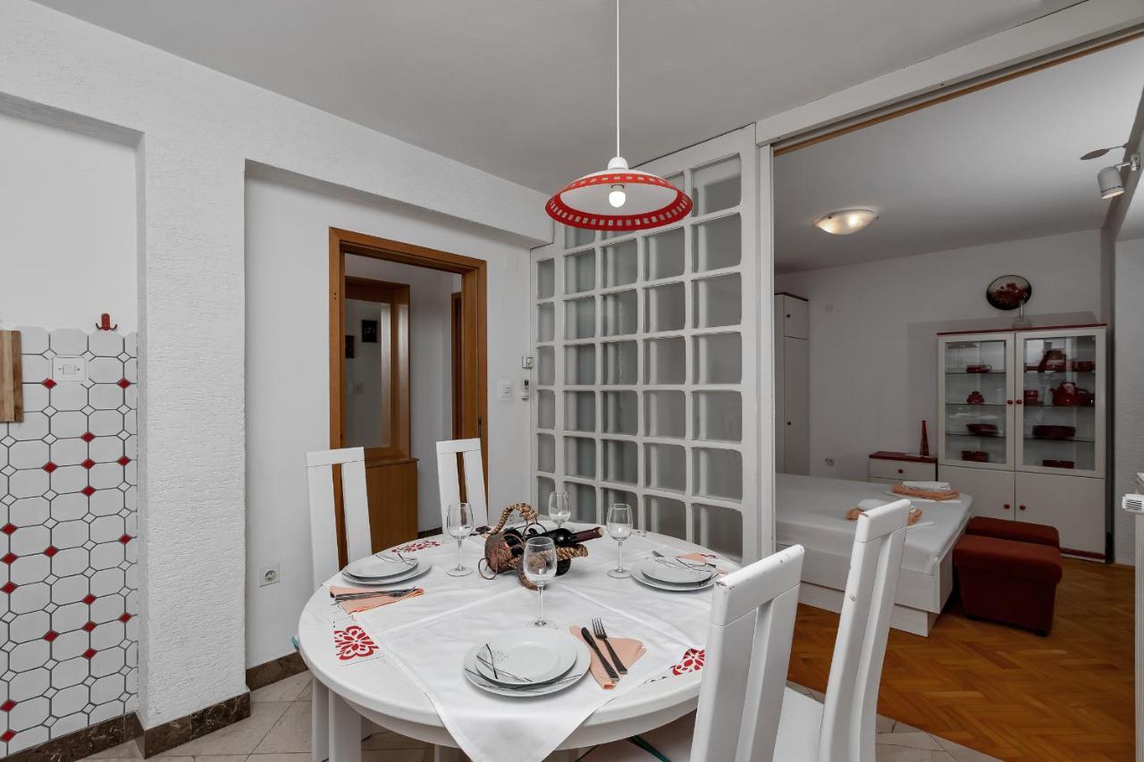 Apartments Carmen Makarska Bagian luar foto