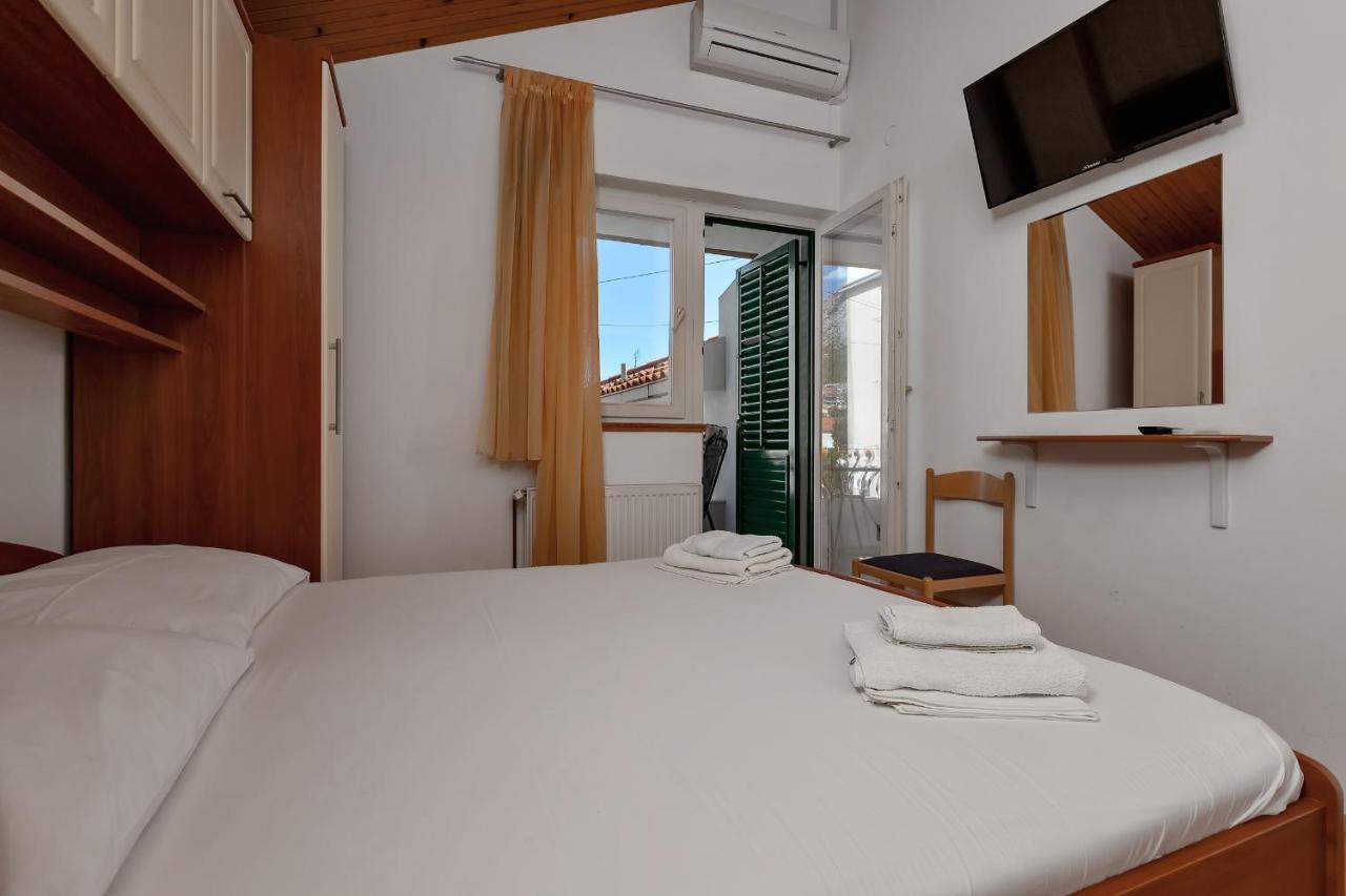 Apartments Carmen Makarska Bagian luar foto
