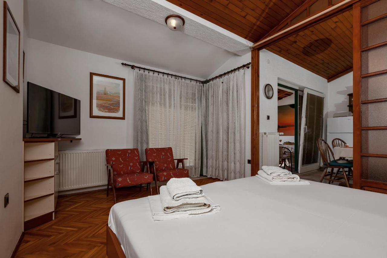 Apartments Carmen Makarska Bagian luar foto