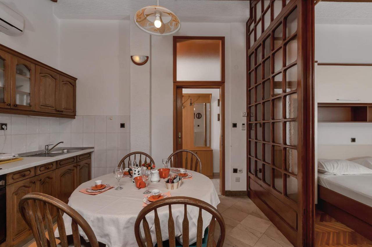 Apartments Carmen Makarska Bagian luar foto