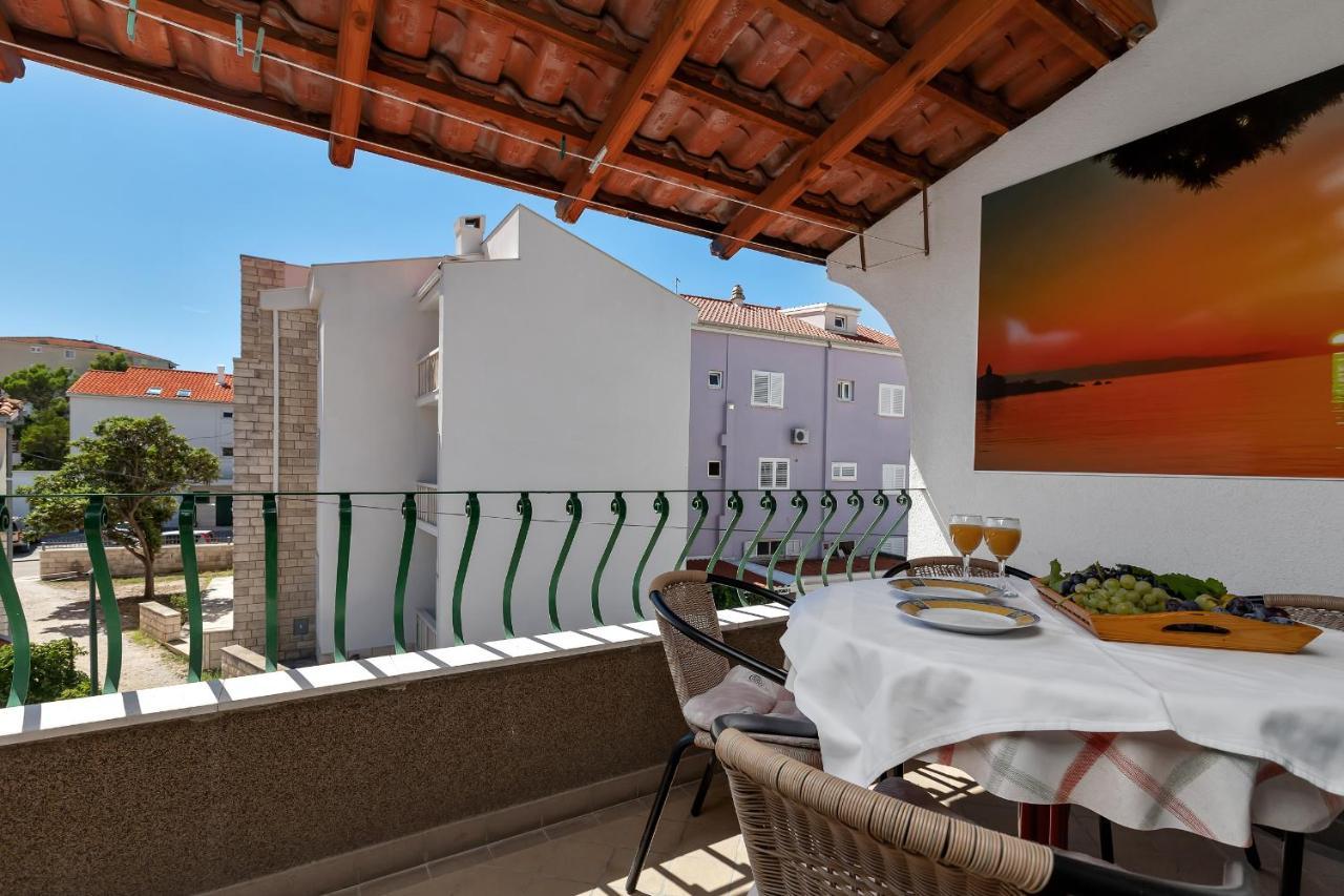 Apartments Carmen Makarska Bagian luar foto