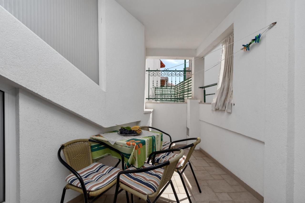 Apartments Carmen Makarska Bagian luar foto