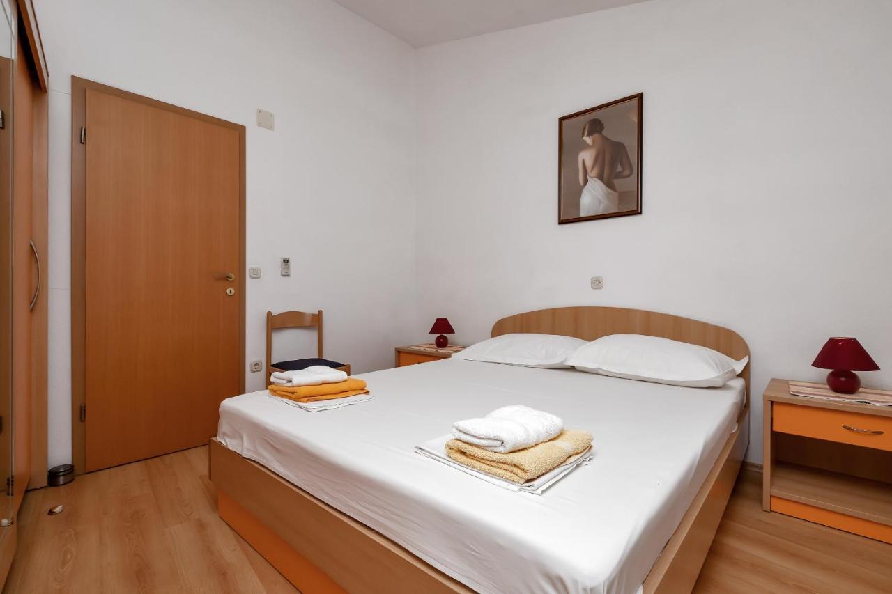 Apartments Carmen Makarska Bagian luar foto