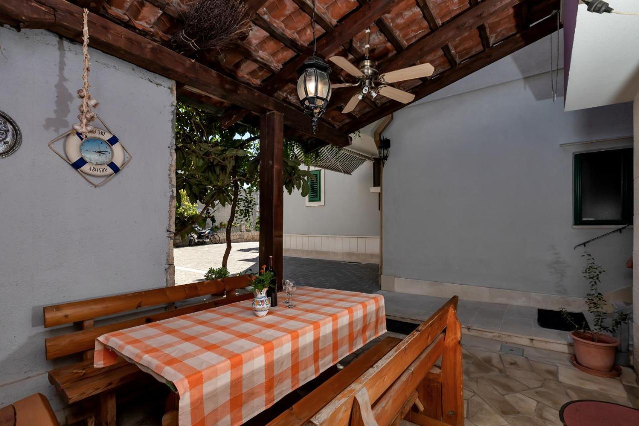 Apartments Carmen Makarska Bagian luar foto