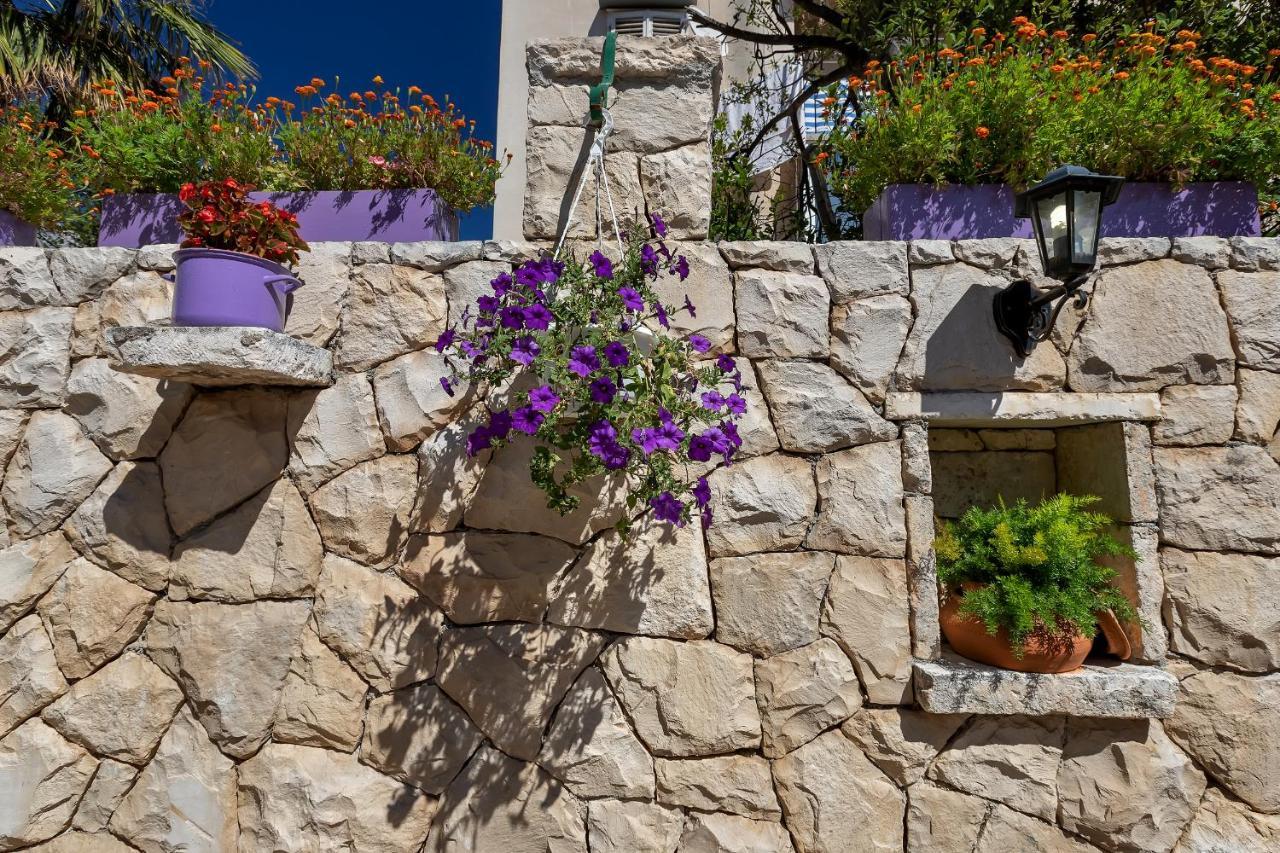 Apartments Carmen Makarska Bagian luar foto