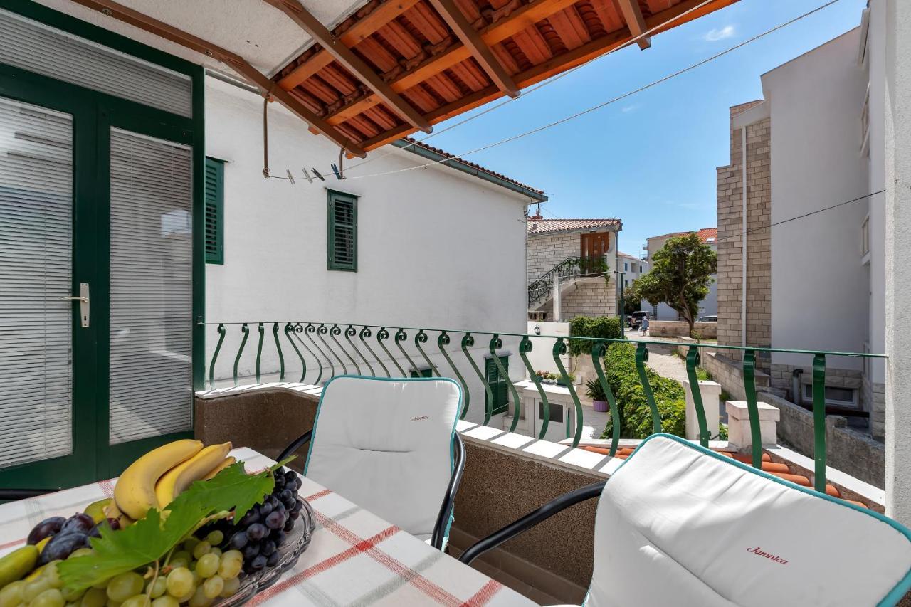 Apartments Carmen Makarska Bagian luar foto