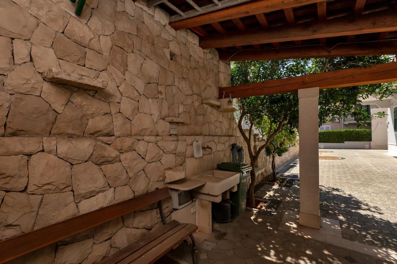 Apartments Carmen Makarska Bagian luar foto