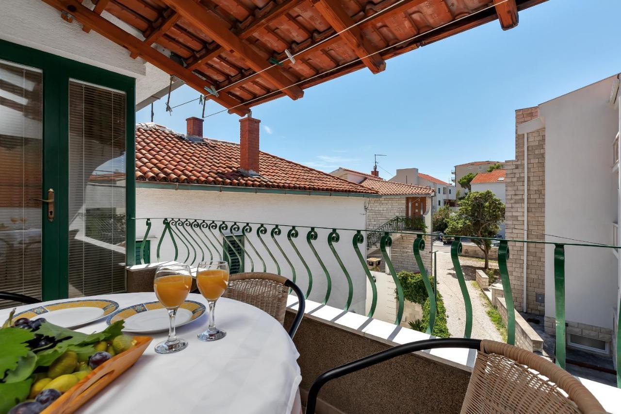 Apartments Carmen Makarska Bagian luar foto