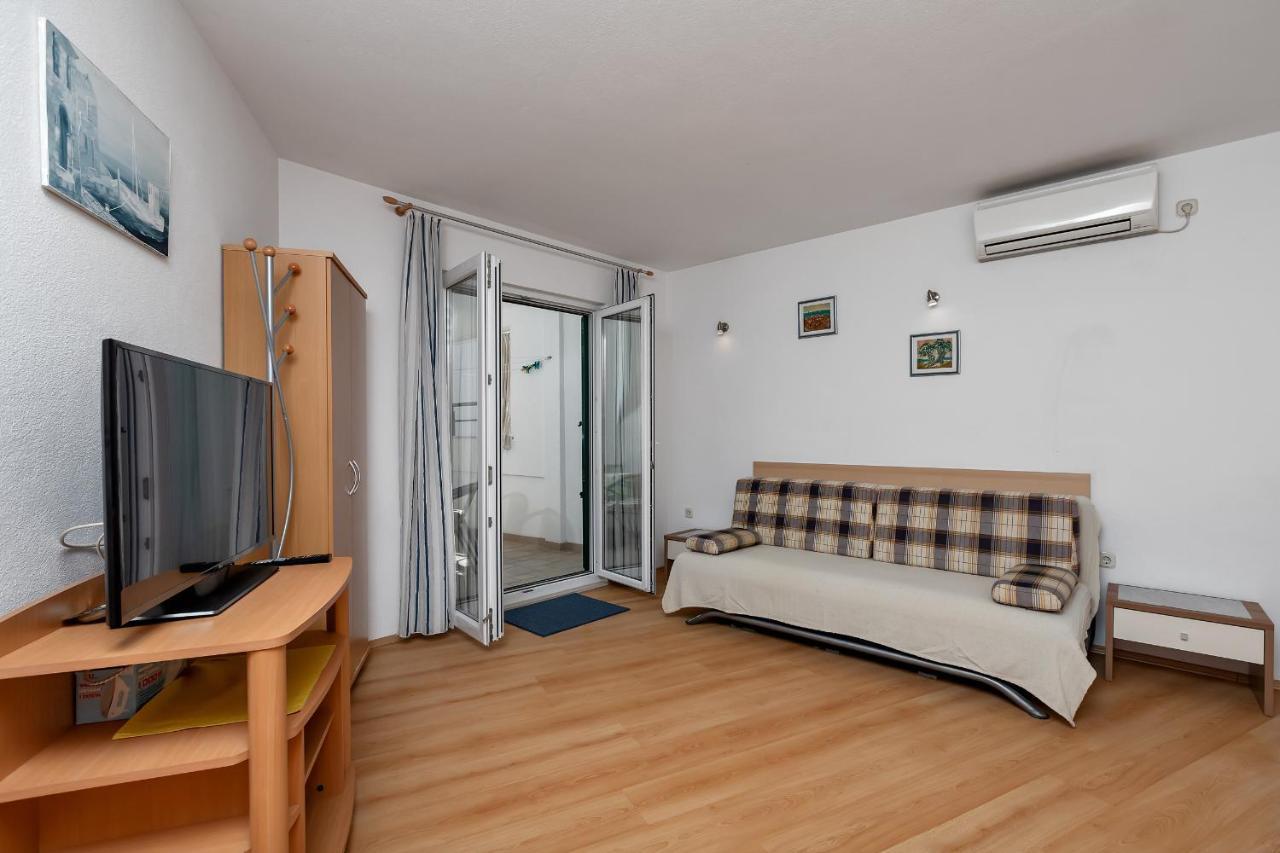 Apartments Carmen Makarska Bagian luar foto