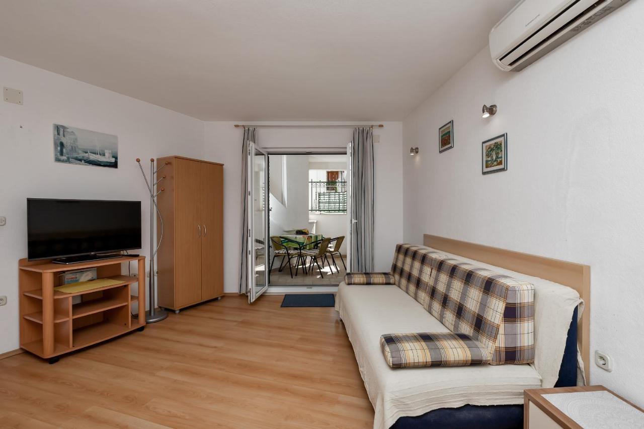 Apartments Carmen Makarska Bagian luar foto