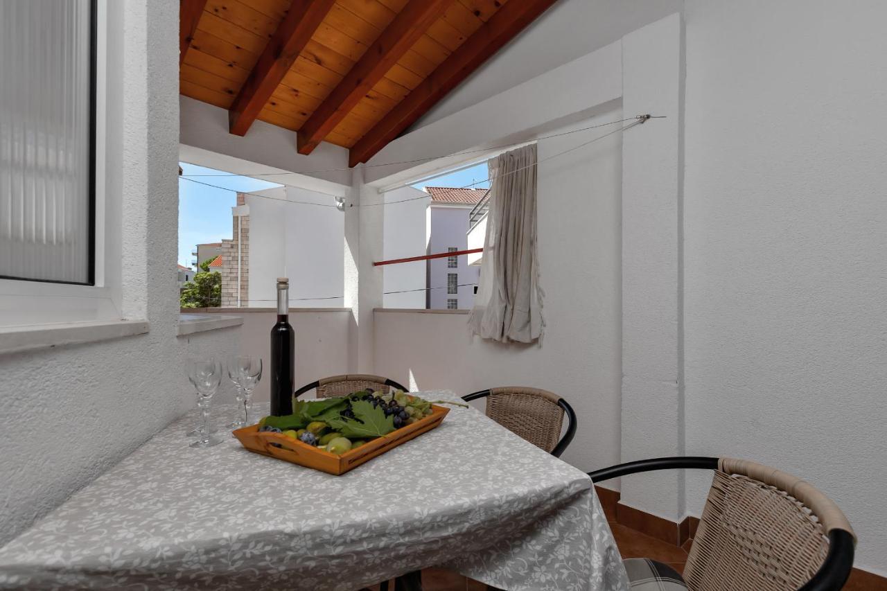 Apartments Carmen Makarska Bagian luar foto