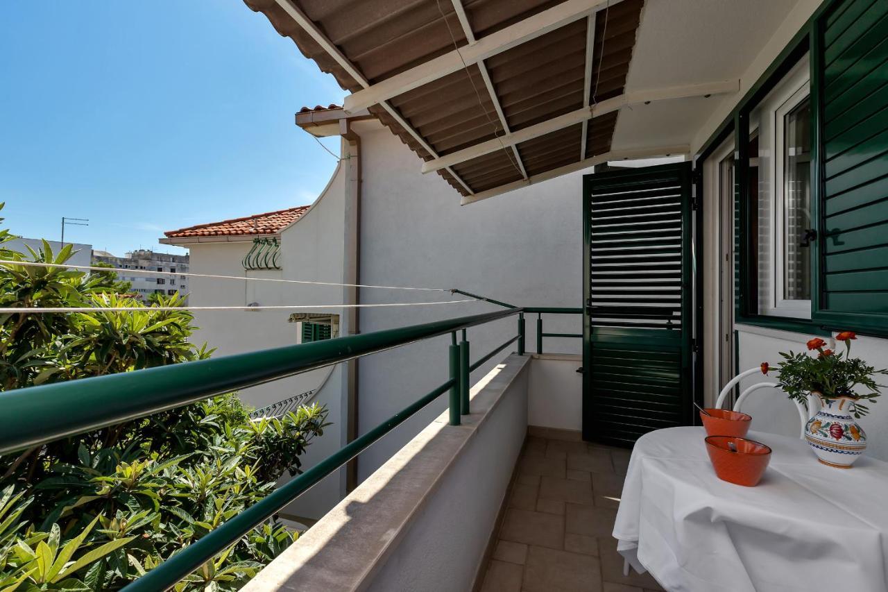 Apartments Carmen Makarska Bagian luar foto