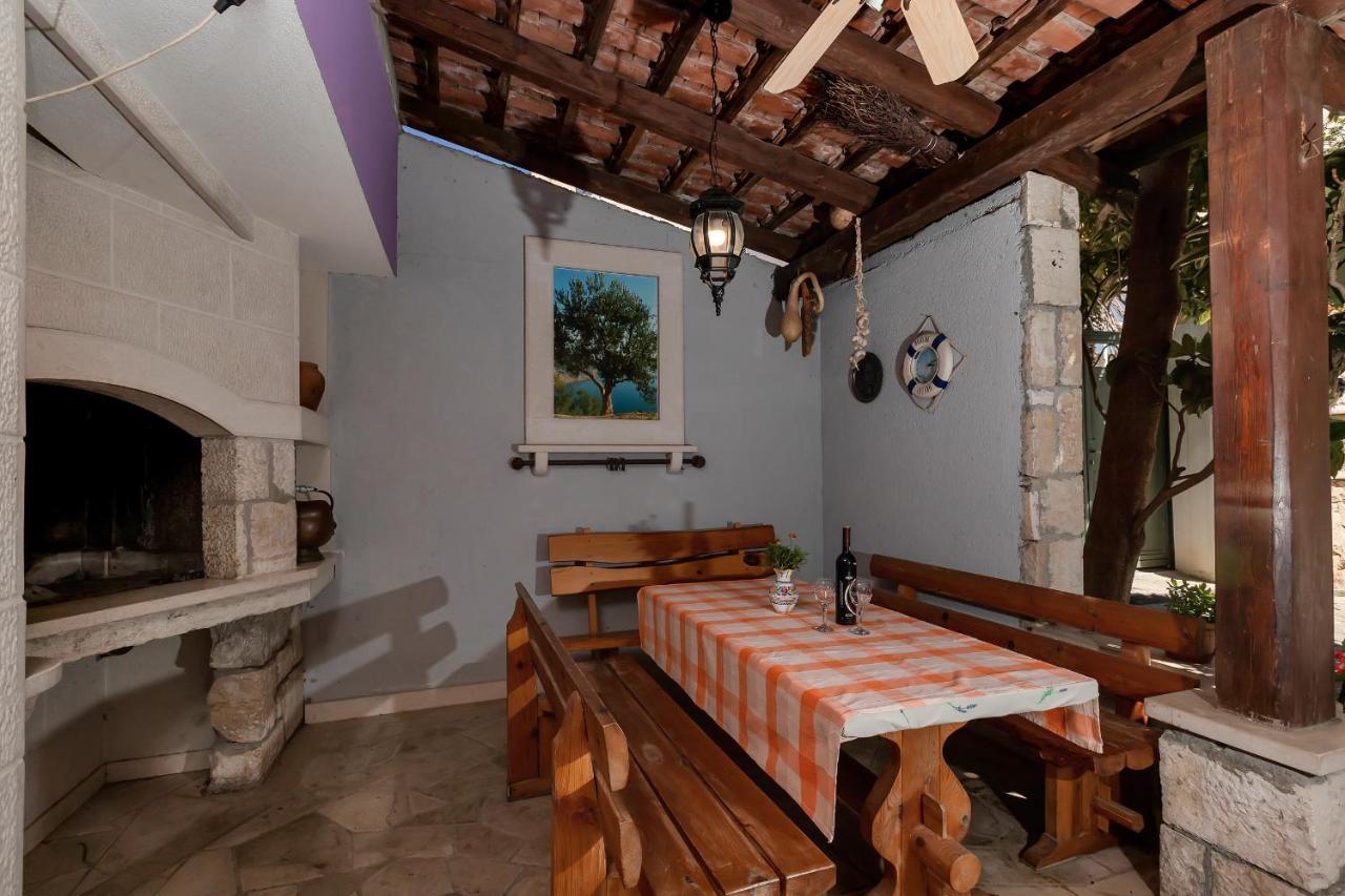 Apartments Carmen Makarska Bagian luar foto