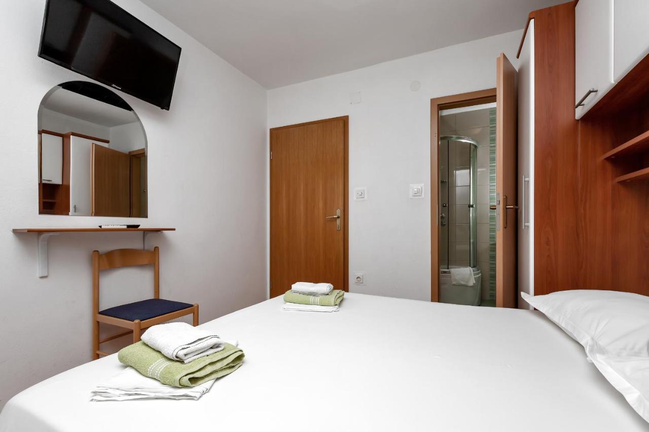 Apartments Carmen Makarska Bagian luar foto