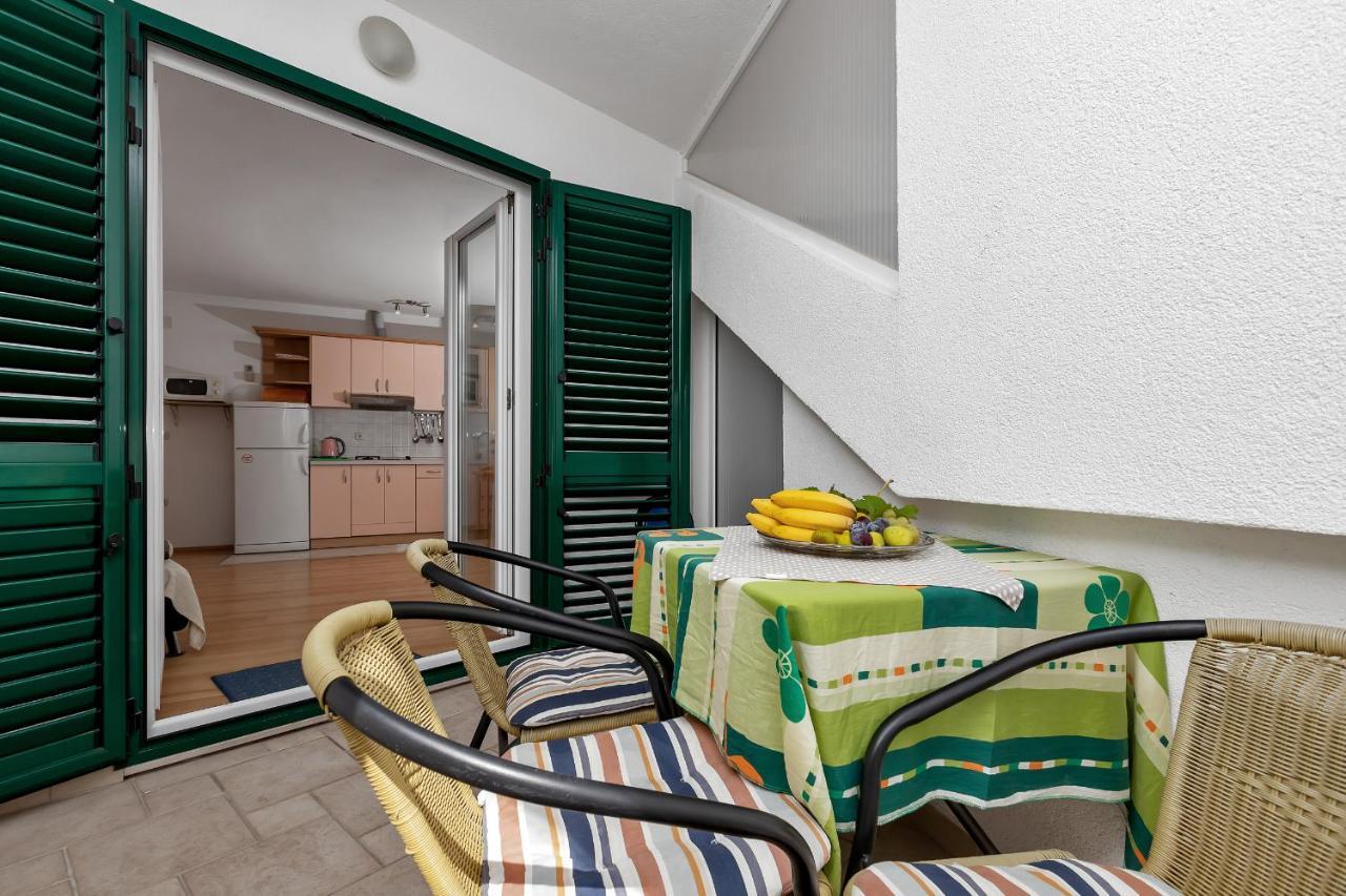 Apartments Carmen Makarska Bagian luar foto