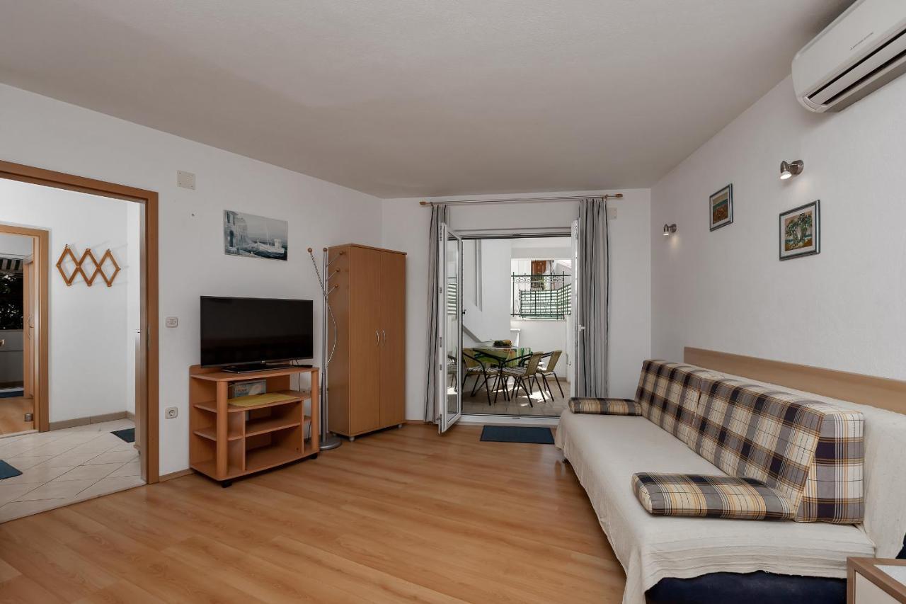 Apartments Carmen Makarska Bagian luar foto