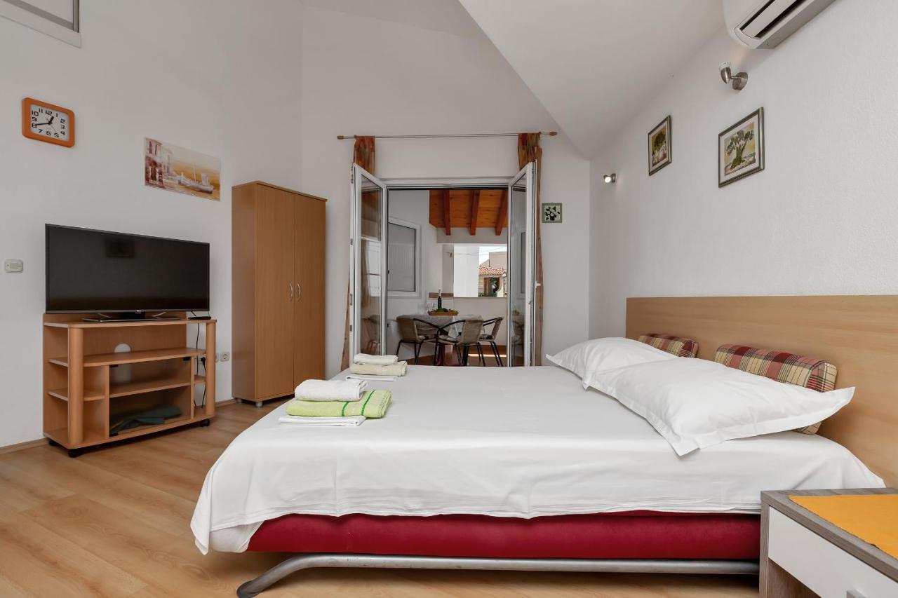 Apartments Carmen Makarska Bagian luar foto