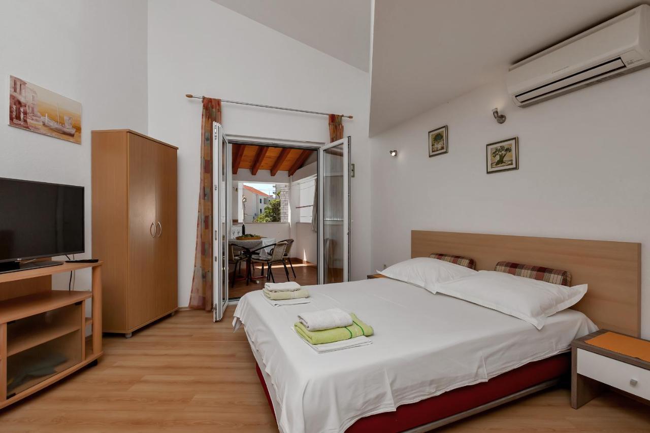 Apartments Carmen Makarska Bagian luar foto