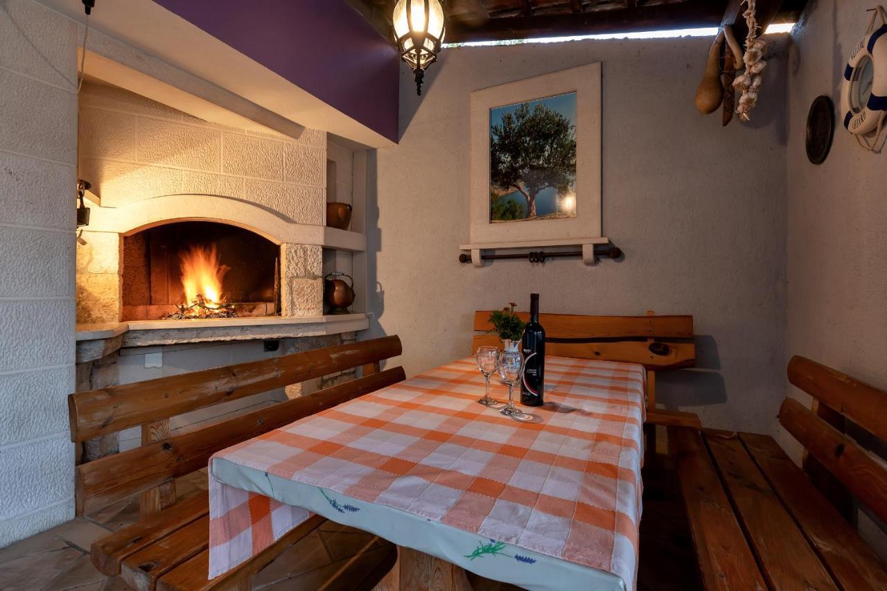 Apartments Carmen Makarska Bagian luar foto